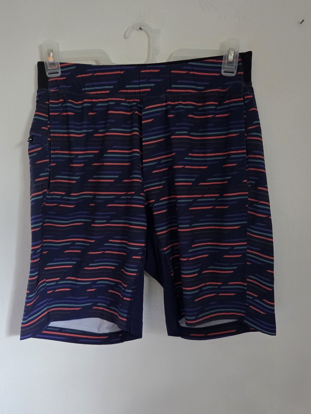 Lululemon T.H.E. Lined Shorts Mens Medium 9" Blue Stripe Athleisure Gym Workout